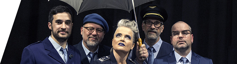 CAROLIN WEBER und die Flugbegleiter